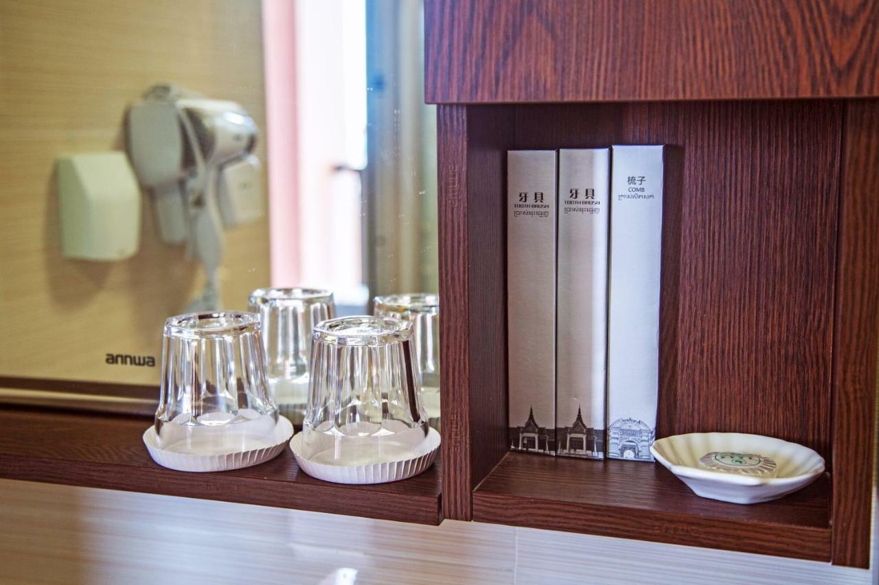 City Comfort Hotel Phnom Penh Airport Esterno foto